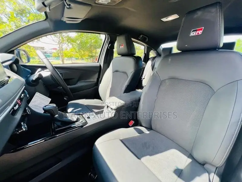 Toyota Yaris Ativ GR Sport Hybrid 2025