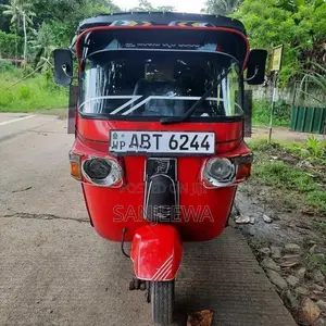 Bajaj RE 2019