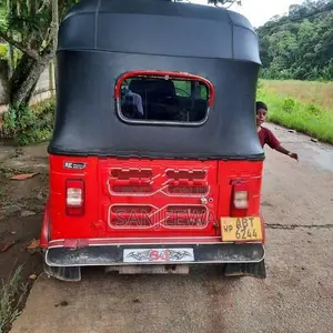 Bajaj RE 2019