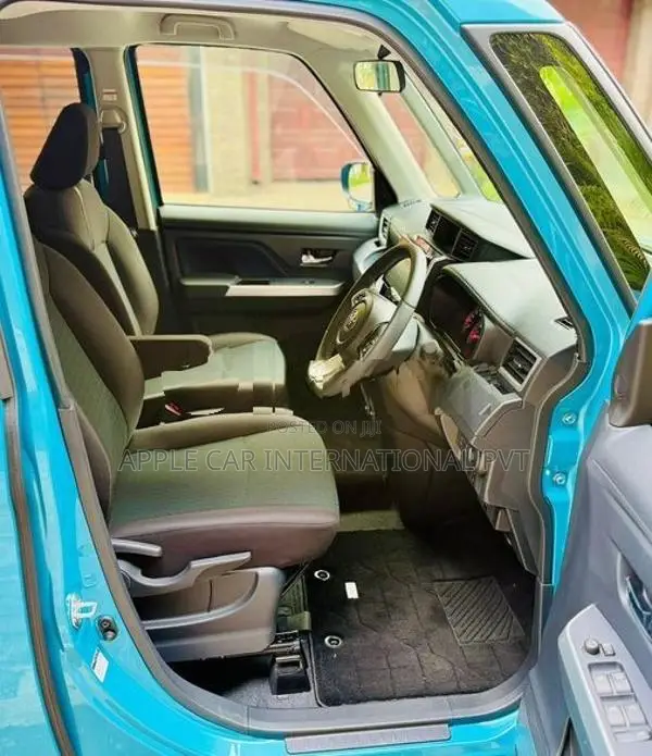 Toyota Roomy Custom GT Turbo 2023
