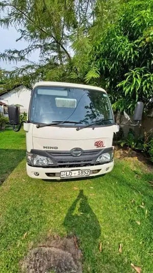 Hino 300 2018