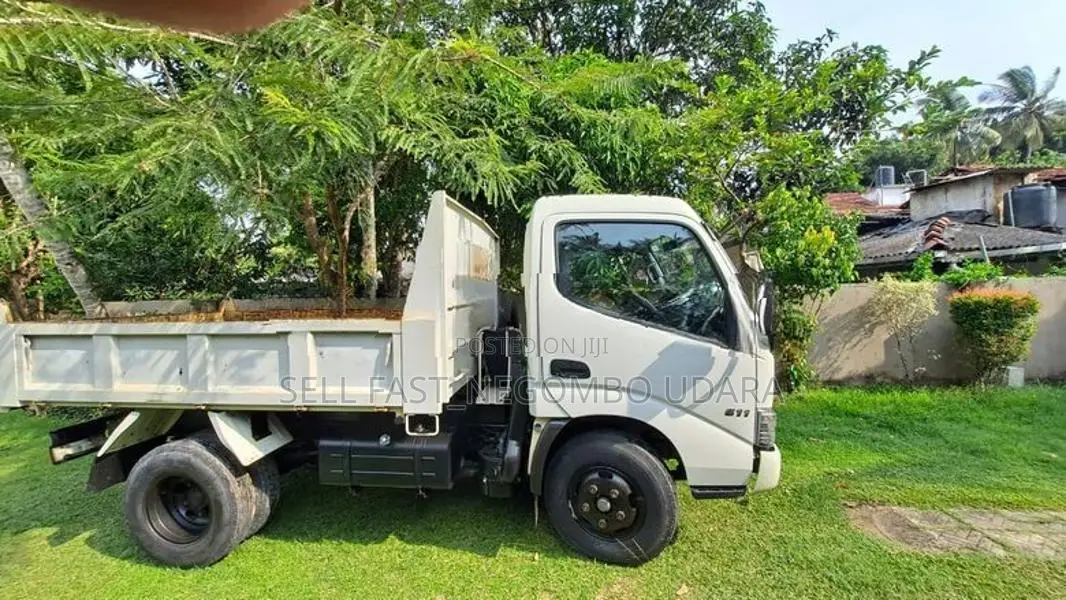 Hino 300 2018