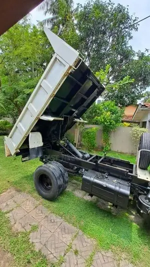 Hino 300 2018