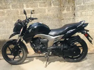 Honda CB Trigger 2015