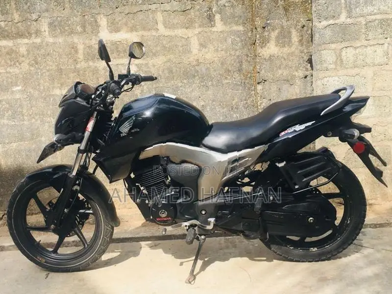 Honda CB Trigger 2015