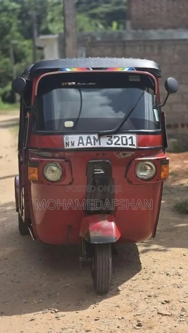 Bajaj RE 205 2013