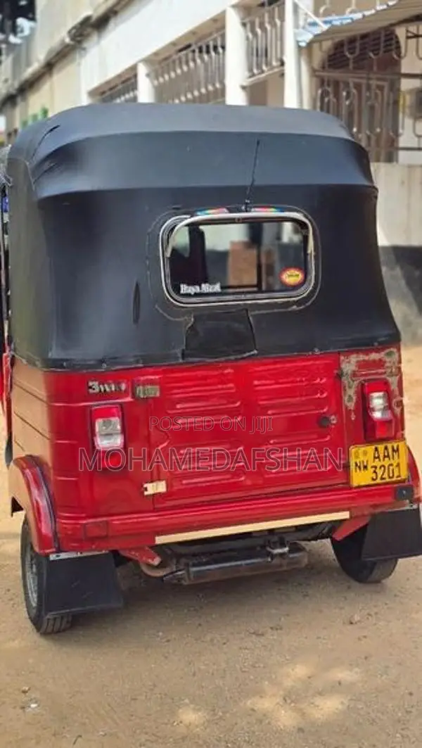 Bajaj RE 205 2013