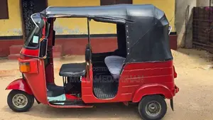 Bajaj RE 205 2013