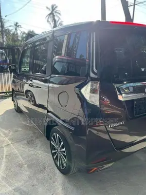 Toyota Roomy Custom G Turbo 2024