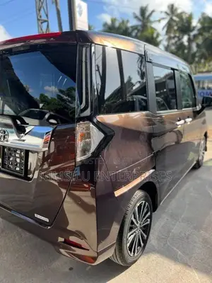 Toyota Roomy Custom G Turbo 2024