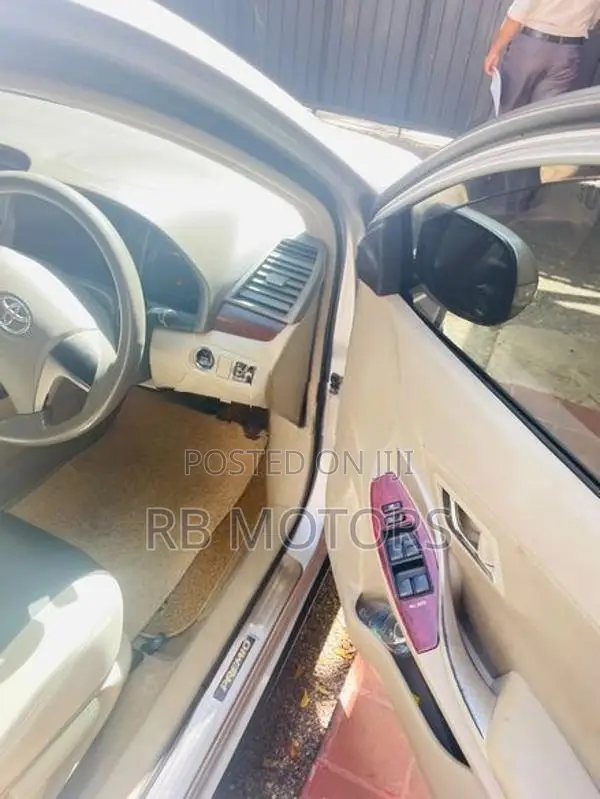Toyota Premio F 2011
