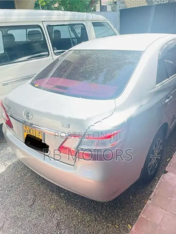Toyota Premio F 2011
