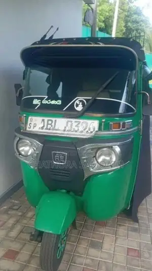 Bajaj RE 2018