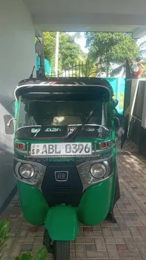 Bajaj RE 2018