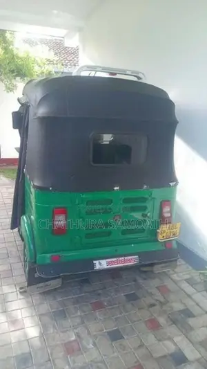Bajaj RE 2018