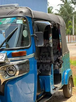 Bajaj RE 2016