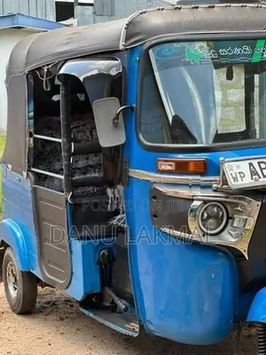 Bajaj RE 2016