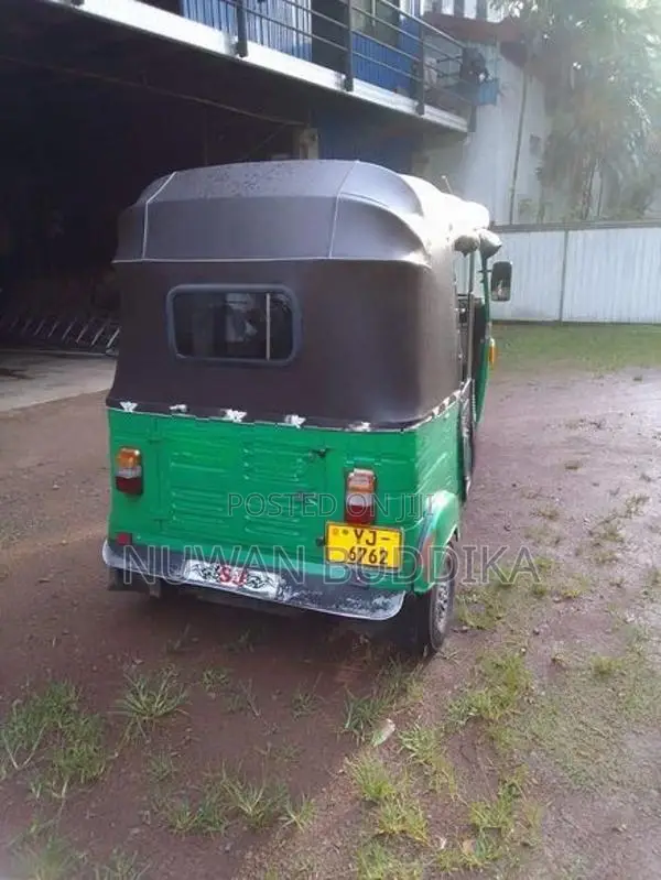 Bajaj RE 2011