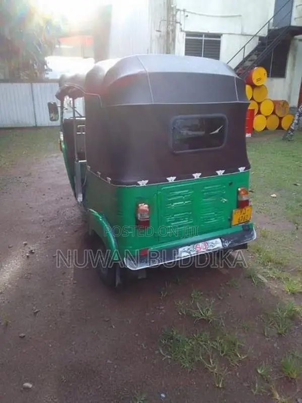 Bajaj RE 2011