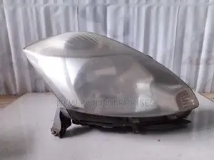 Toyota Passo KGC10 Head Light RHS
