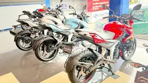 Bajaj Pulsar N160 premium 2026