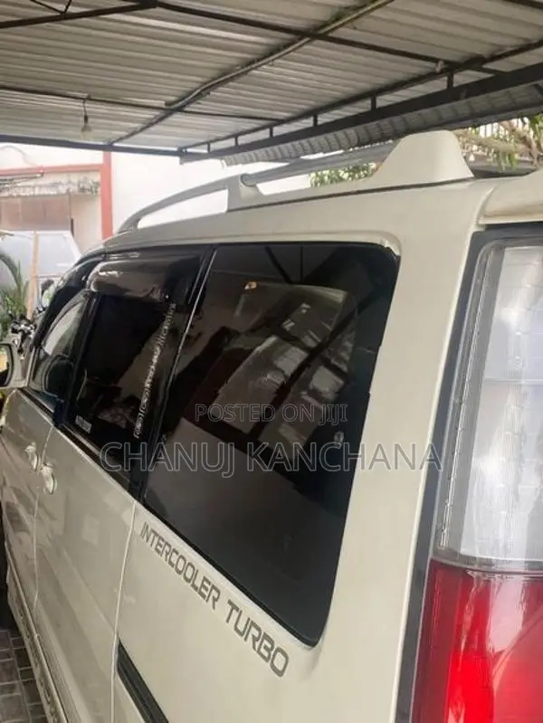 Toyota Noah 2006