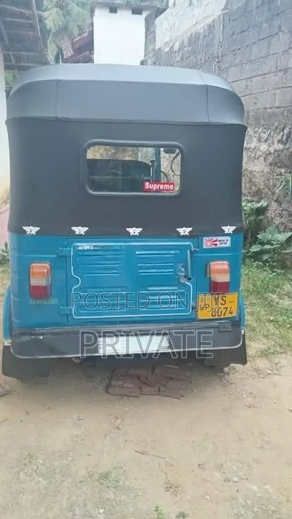Bajaj RE 2012