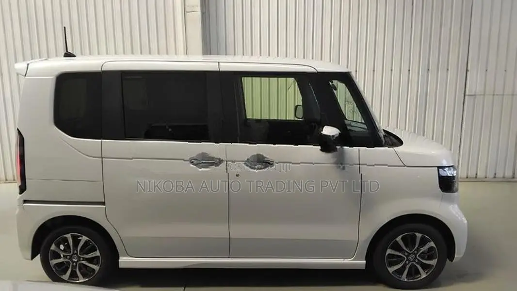 Honda N-Box Custom 2023