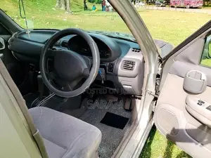 Nissan March 2002