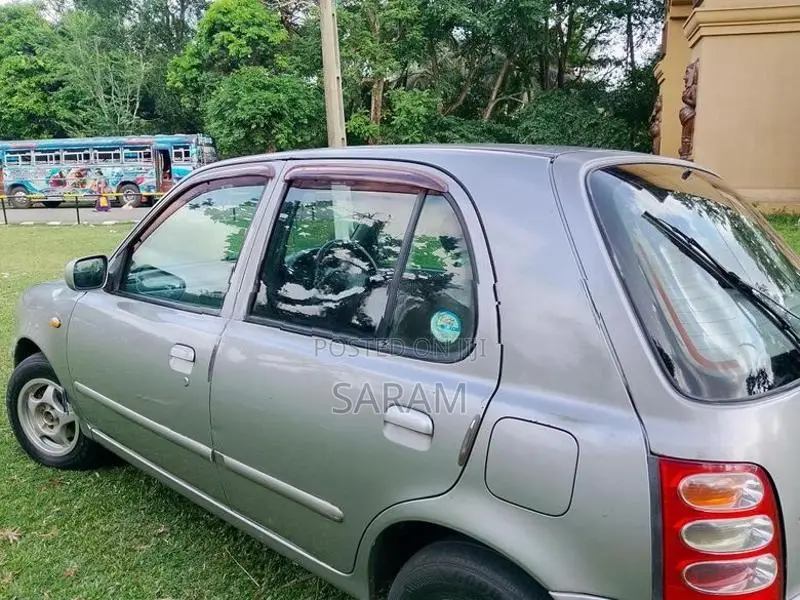 Nissan March 2002