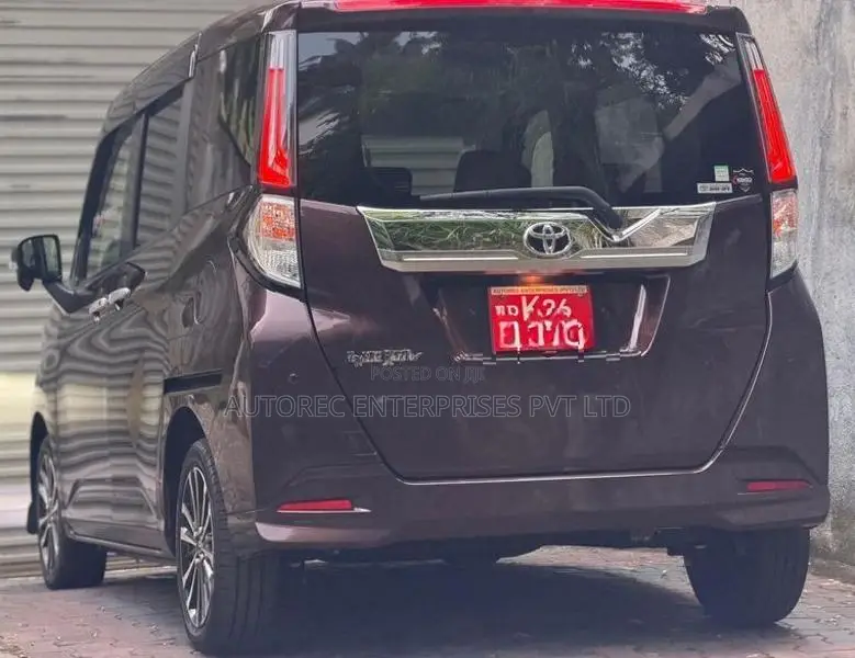 Toyota Roomy Custom GT 2024