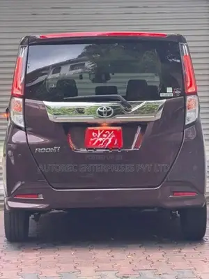 Toyota Roomy Custom GT 2024