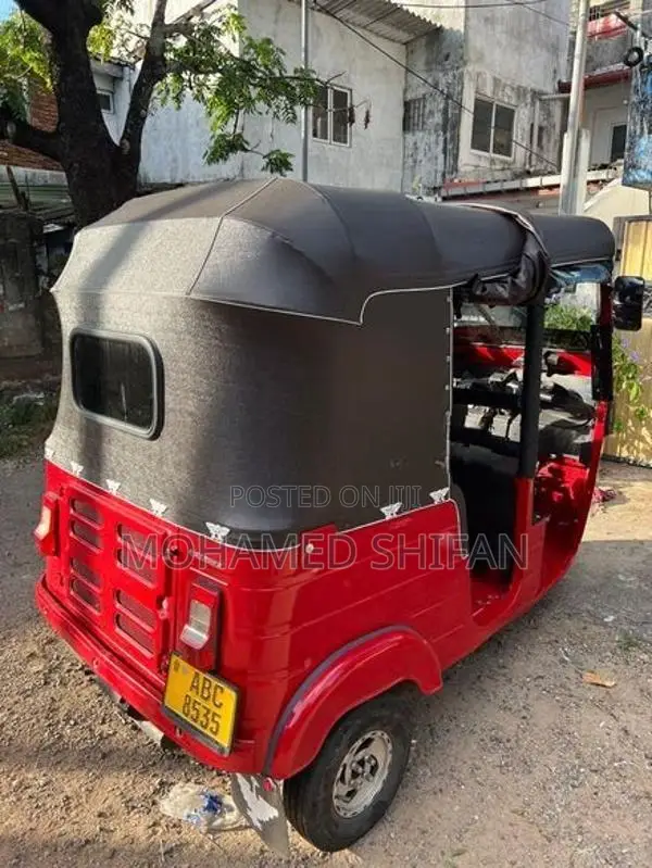 Bajaj RE 2015