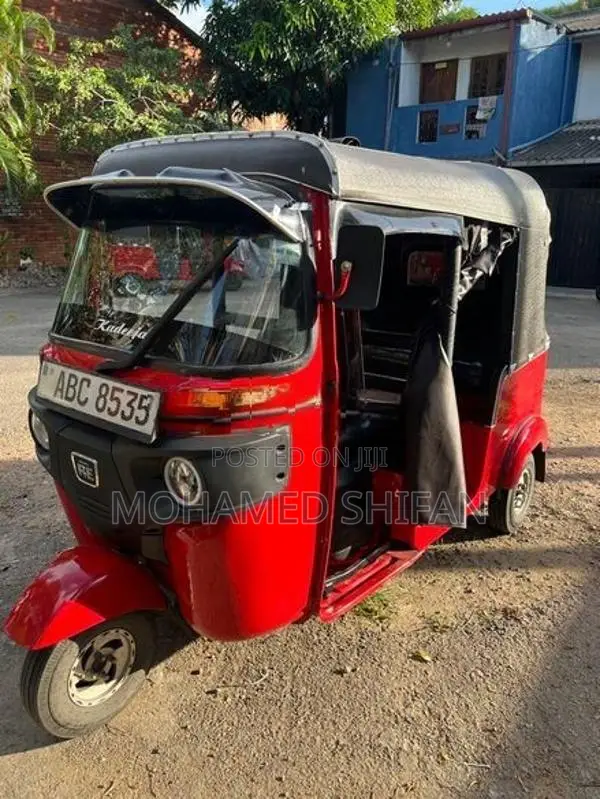 Bajaj RE 2015