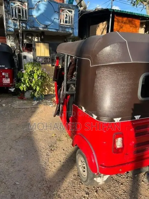 Bajaj RE 2015