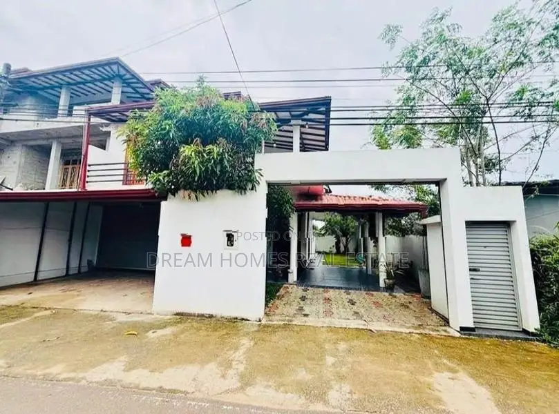 5-Bedroom House with Shop – Piliyandala