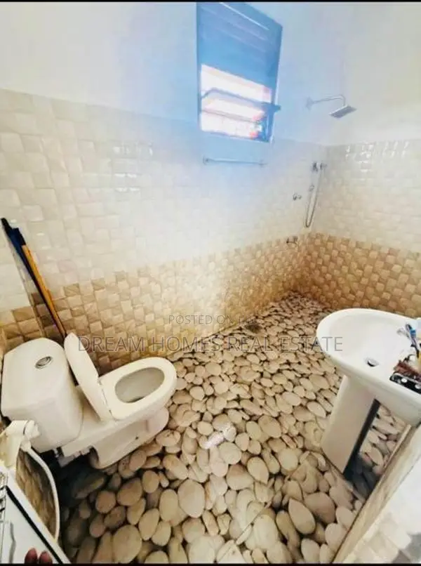 5-Bedroom House with Shop – Piliyandala