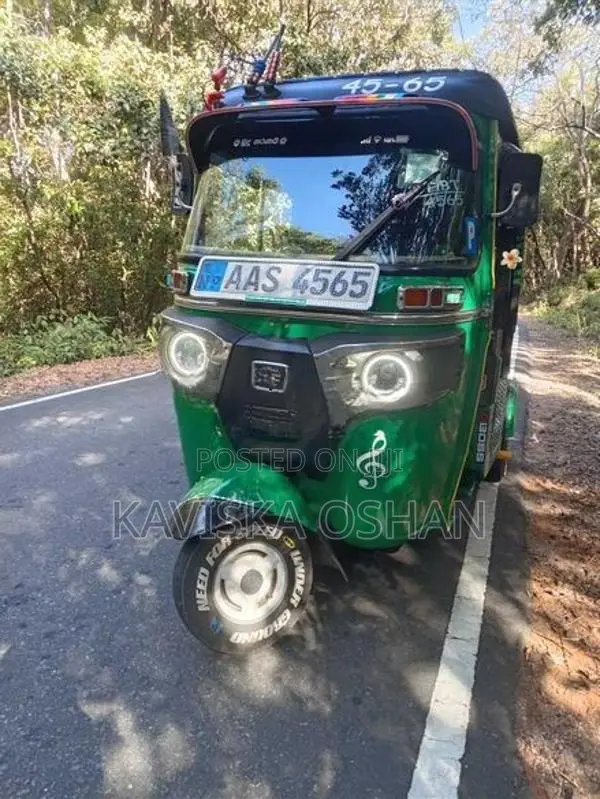 Bajaj RE Baja 2015