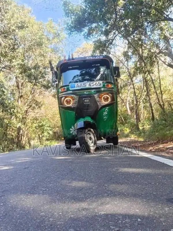 Bajaj RE Baja 2015