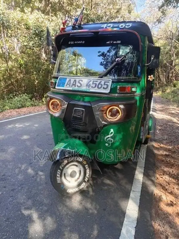 Bajaj RE Baja 2015