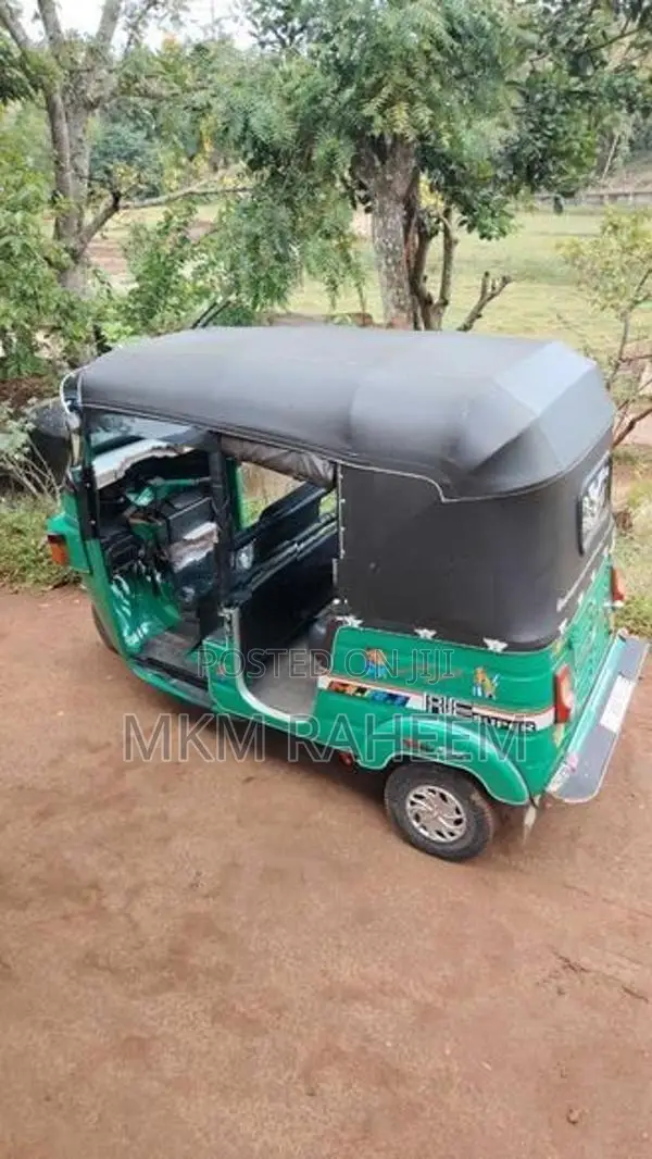 Bajaj RE 2010