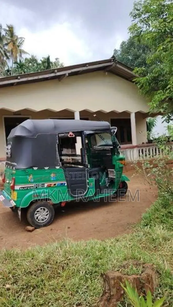 Bajaj RE 2010