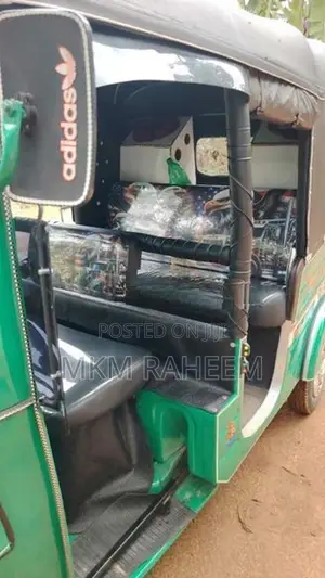 Bajaj RE 2010