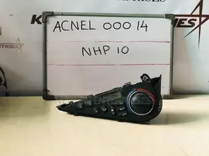 Toyota Aqua NHP10 AC Control Panel