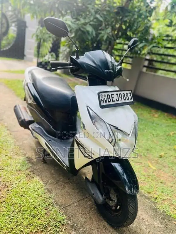 Honda Dio Black/White 2016