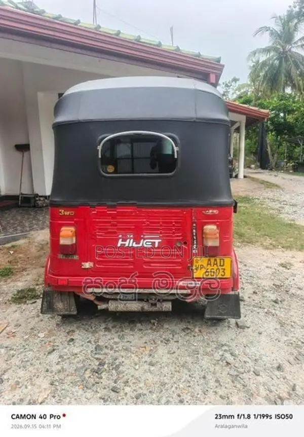 Bajaj RE 205 2012