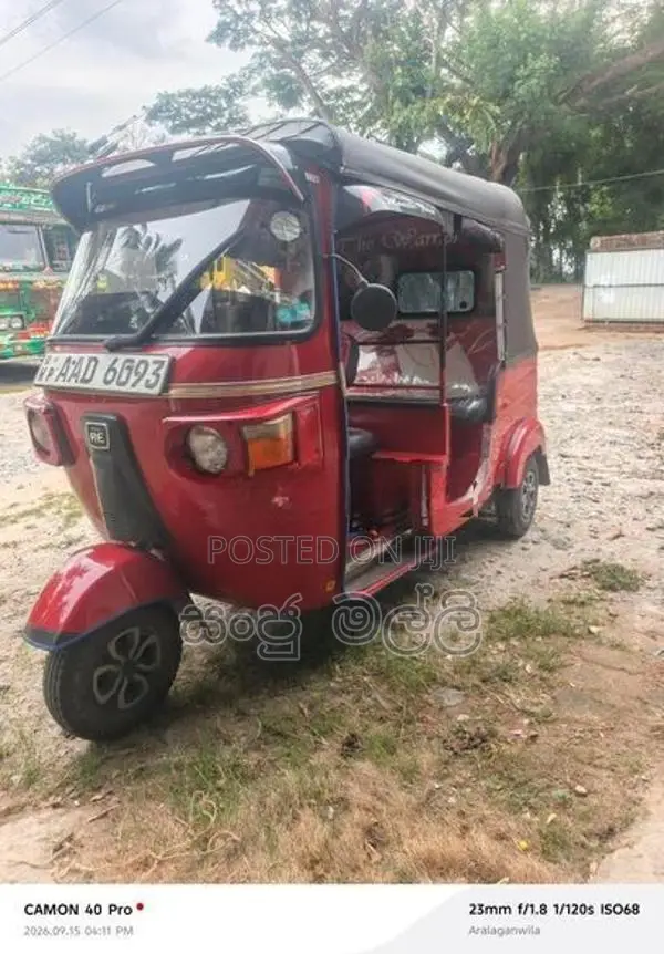 Bajaj RE 205 2012