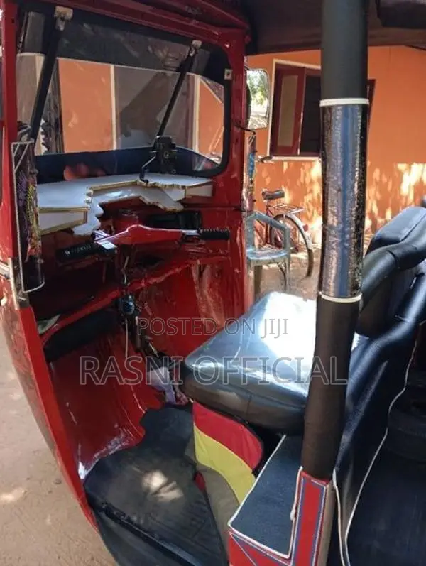 Bajaj RE 2005