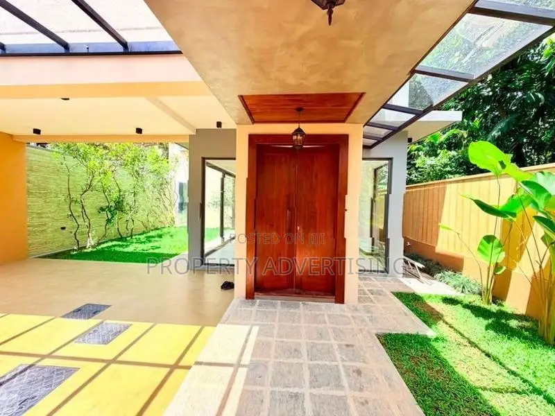 Battaramulla Brand New Super Luxury House for Sale Lake Road