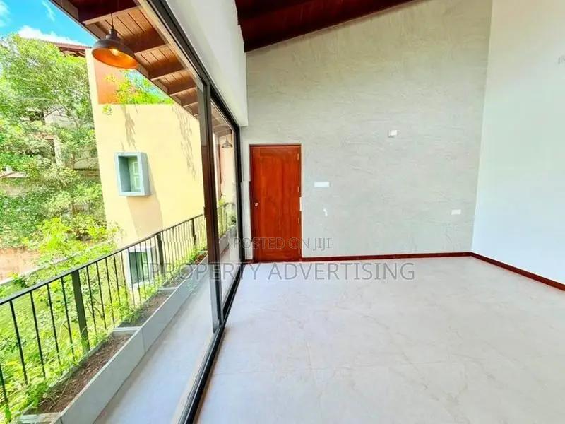 Battaramulla Brand New Super Luxury House for Sale Lake Road